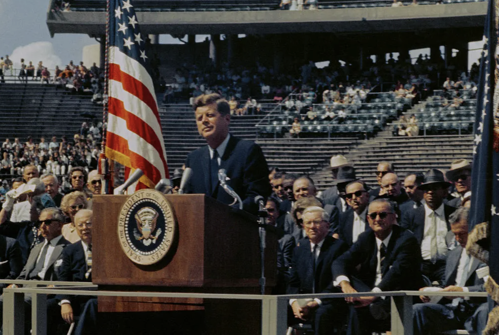 NÄIDE SELGE EESMÄRGIGA KÕNEST Hea näide selge eesmärgiga kõnest – veenda ameeriklasi, et me peame kuule minema. “Why go to the moon?” – John F. Kennedy – üks in