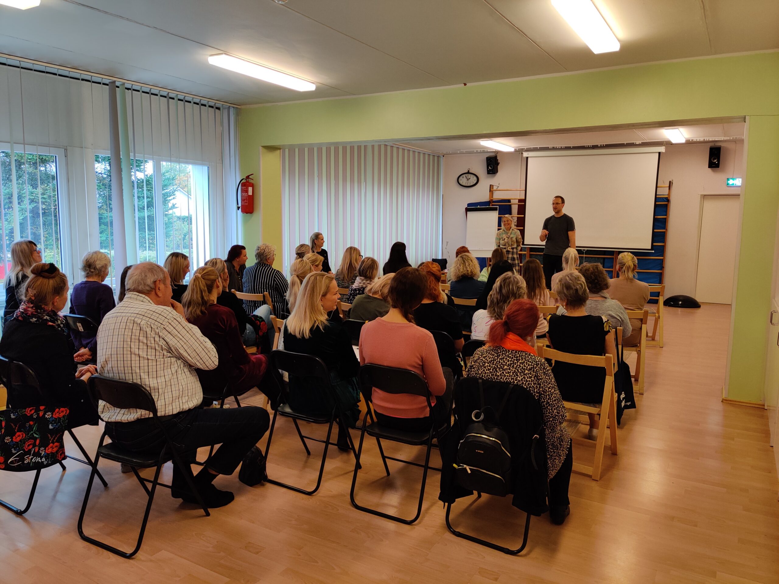 Lavahirm ehk avaliku esinemise hirm on midagi, mida kogeb maailmas umbes 75% inimestest.
Paljud tunnevad seda ärevust nii tugevalt, et väldivad esinemisi ja ava